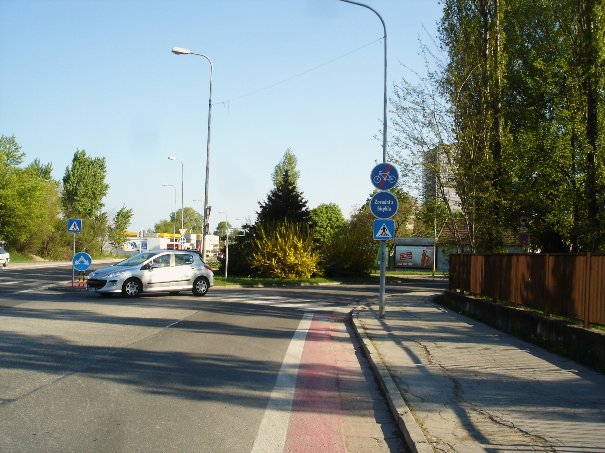 Nesprávne vedenie cyklopruhu v Podunajských Biskupiciach
