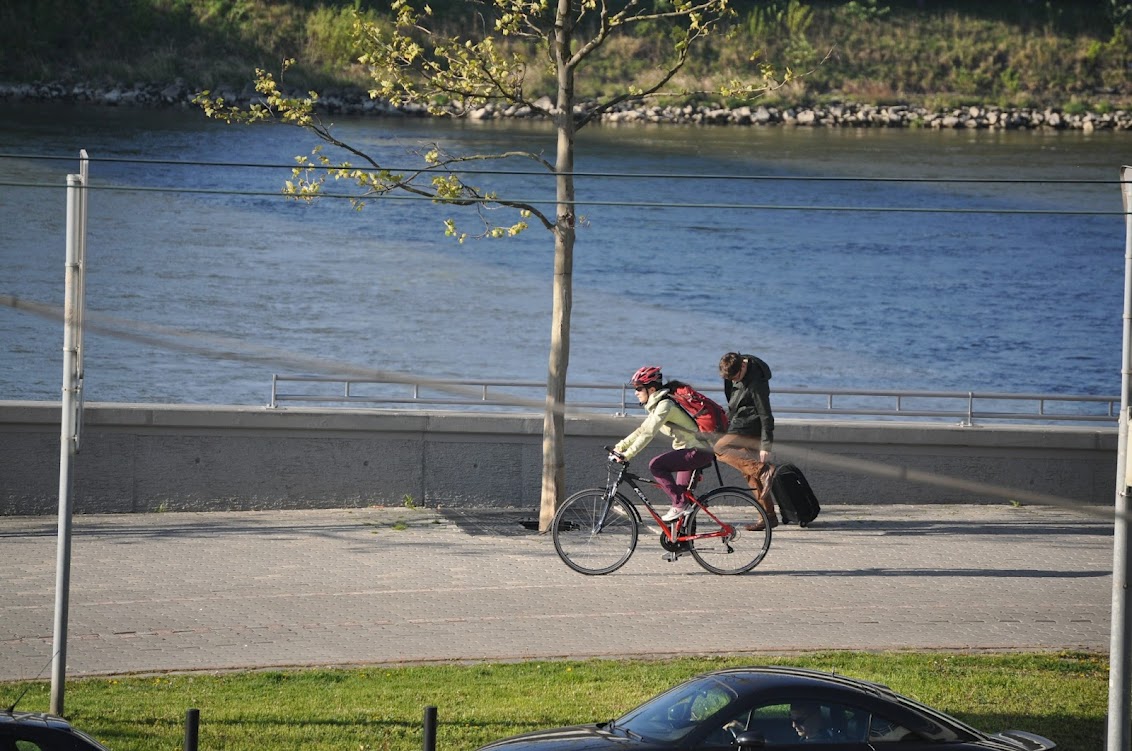 Cyklisti pri Novom moste