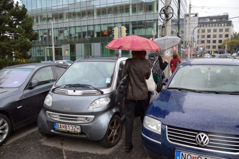 Každodenná realita chodcov v Bratislave