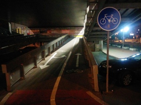 Obnova vodorovného dopravného značenia pod Mostom SNP v Petržalke - lávka