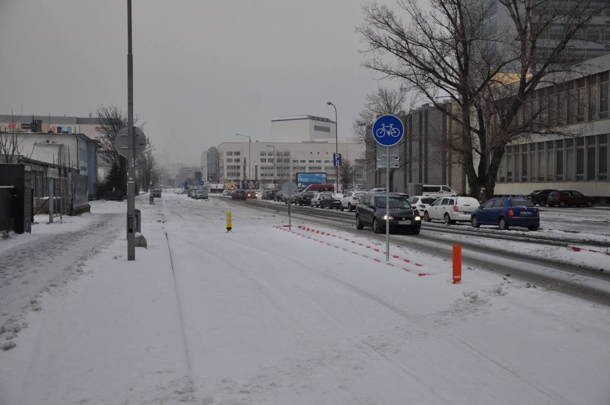 Cyklotrasa na Pribinovej je zasnežená