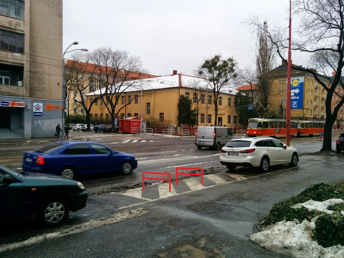 Návrh miesta na cyklostojany pred budovou polície Vajnorská 25