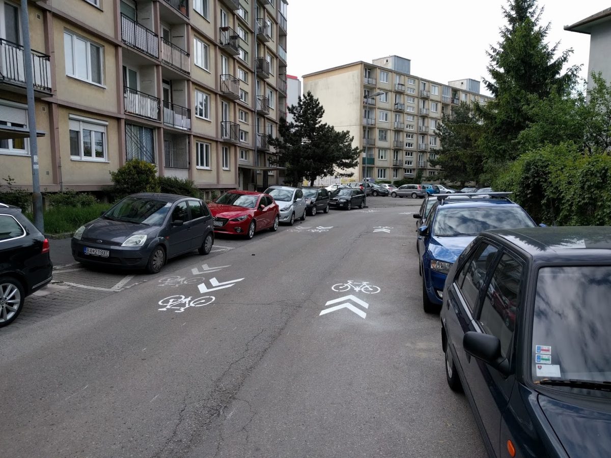 Vodorovné dopravné značenie označujúce zvýšený pohyb cyklistov