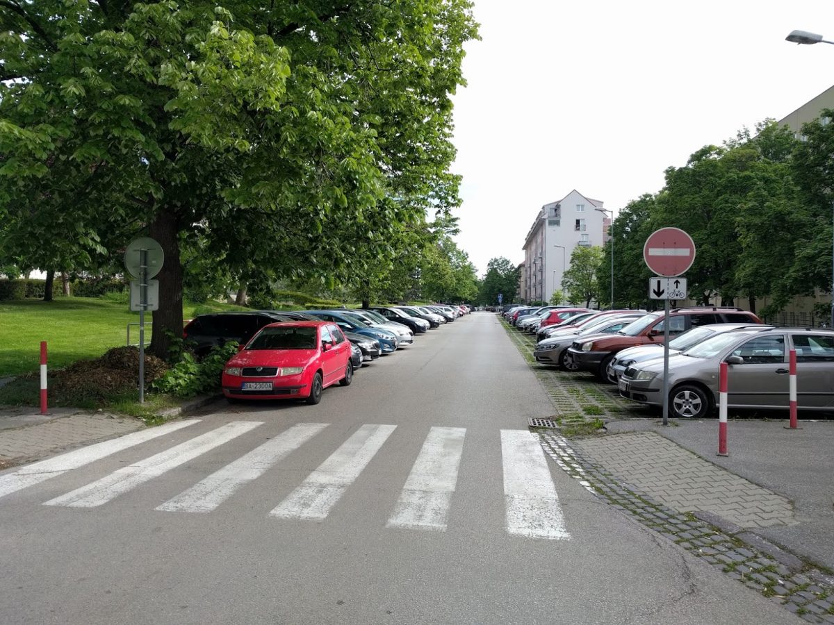 Sibírska od Šuňavcovej - uložnenie jazdy cyklistov v protismere